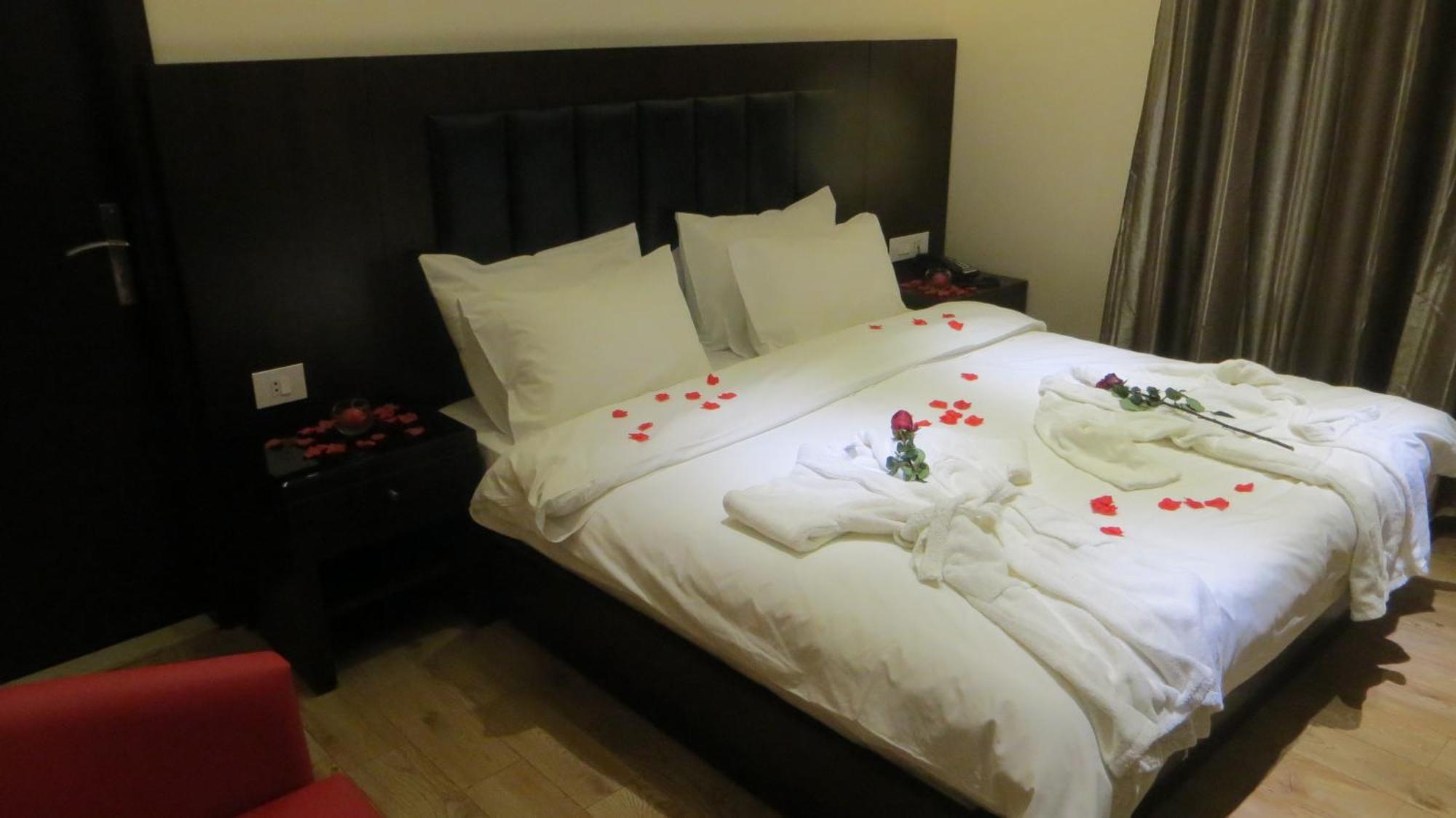 Jounieh Suites Boutique Hotel Esterno foto
